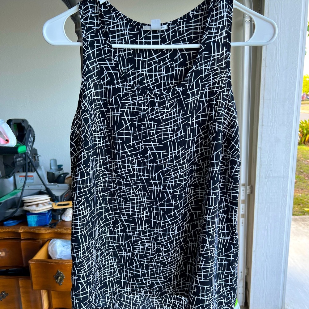 ✅4/$25✅ Halogen Black White Abstract Tank Top